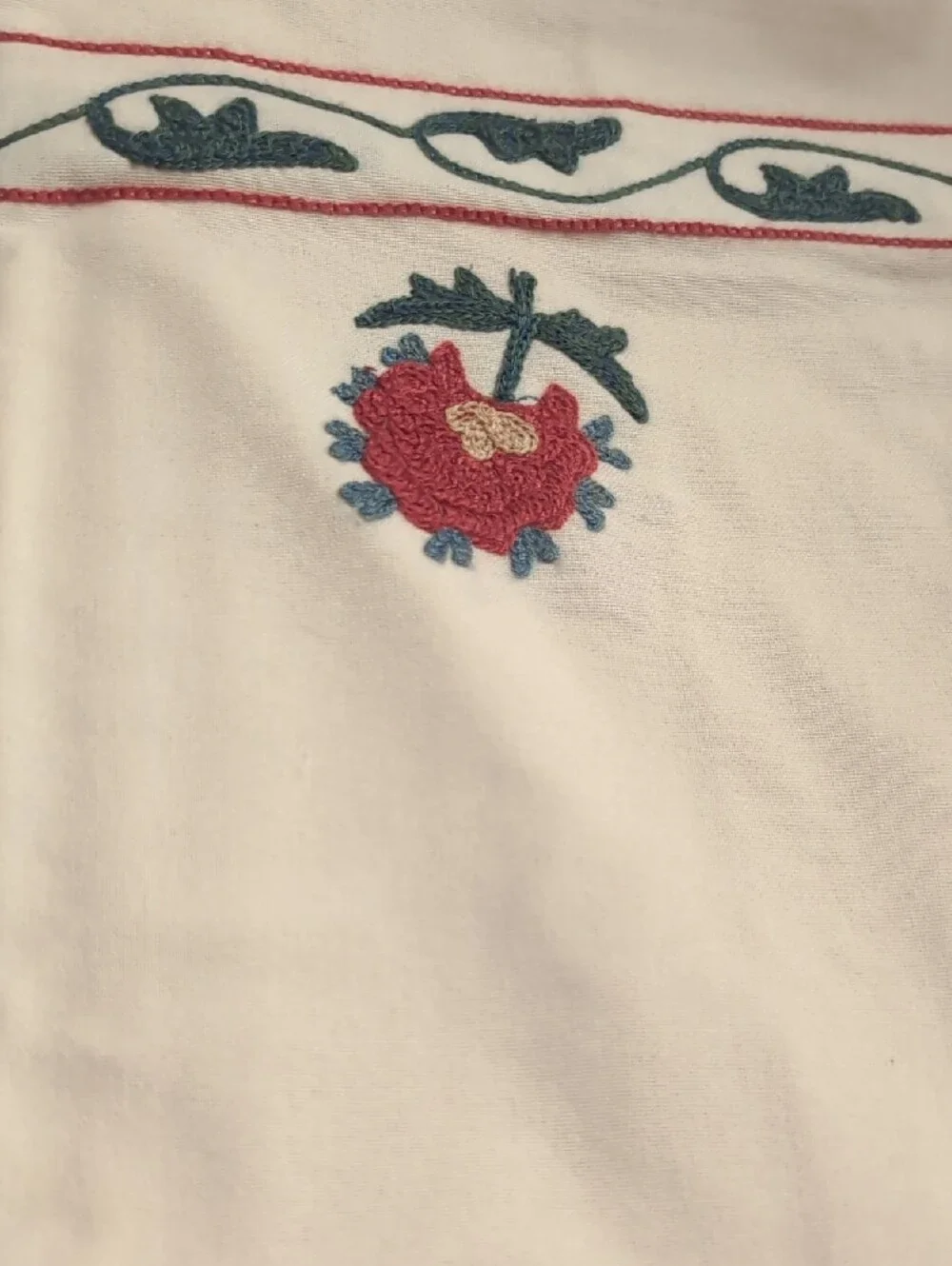 NWT Williams Sonoma Tablecloth with Crewel Embroidery 70